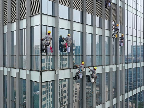 深圳玻璃幕墙清洗全城服务指南：覆盖福田、罗湖、南山、宝安、龙岗、龙华、坪山、光明、盐田、大鹏新区