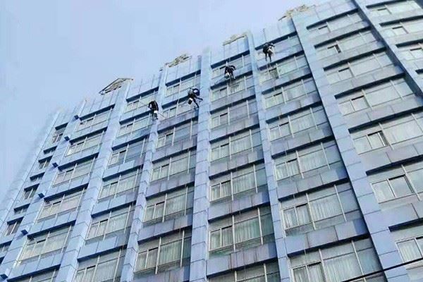 深圳龙华附近外墙清洗 铝塑板外墙清洗