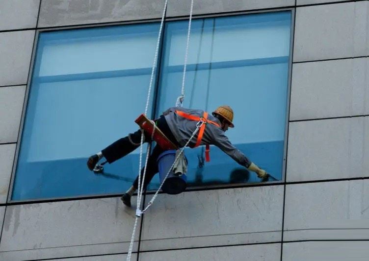 深圳罗湖专业外墙清洗 各种高层外墙玻璃清洗电话
