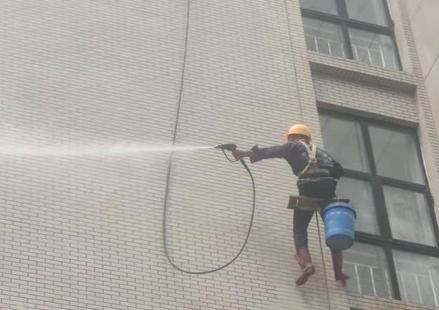 深圳宝安专业保洁 广告牌清洗 外墙清洗