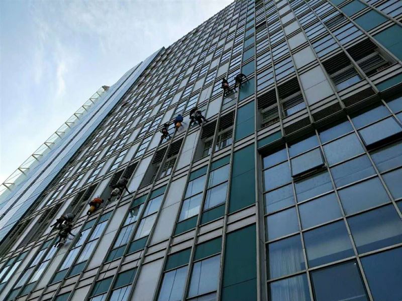 深圳光明新区附近正规外墙清洗公司 屏幕外墙清洗服务