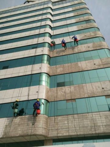 深圳龙华专业上门外墙清洗 深圳北站高空清洗服务公司电话