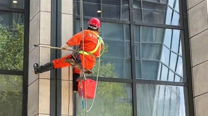 北京外墙清洗优选｜北京华工环境工程有限公司，专注高空外墙洁净与安全防护
