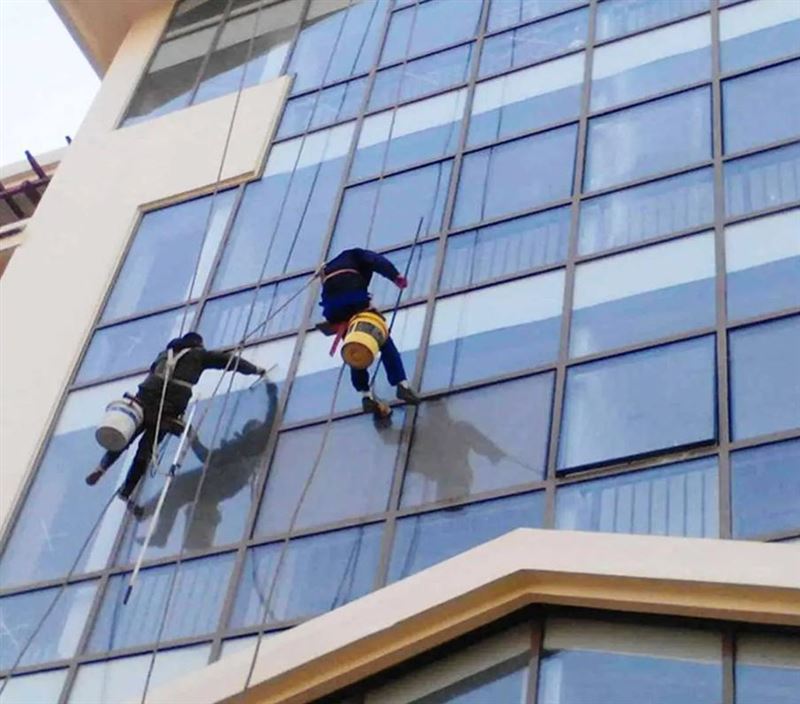 外墙清洗为什么要定期做？专业高空外墙清洗流程与注意事项